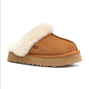 NIB Ugg Disquette Slipper Size 6. Hard to find!